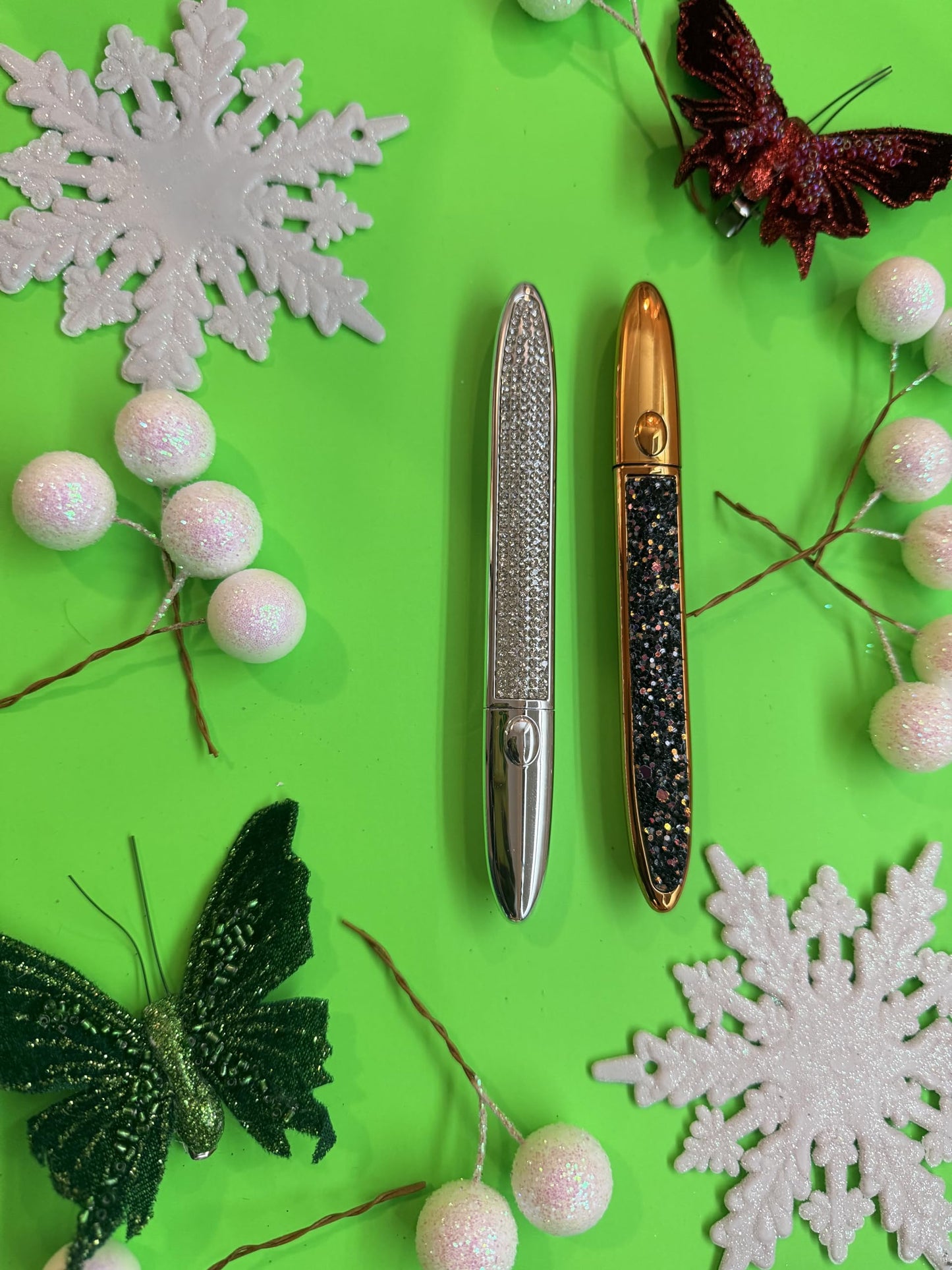 Magnetic eyeliner pen